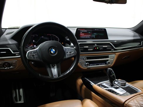 Used 2020 BMW 750i xDrive w/ Executive Package AWD/4WD image 2