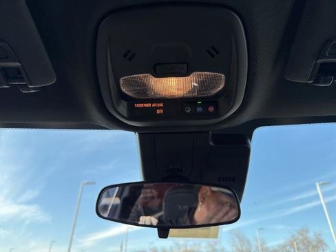 Used 2025 Buick Envista Sport Touring image 10