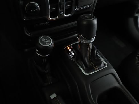 Used 2022 Jeep Gladiator Overland image 16