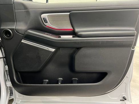 Used 2025 Ford Expedition Platinum image 29