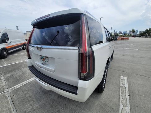 Used 2017 Cadillac Escalade 2WD image 31