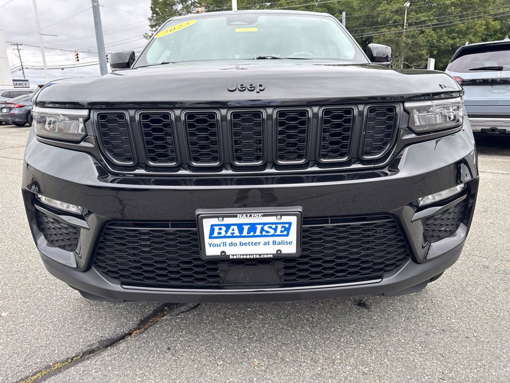 Used 2023 Jeep Grand Cherokee Limited w/ Black Appearance Package AWD/4WD image 8