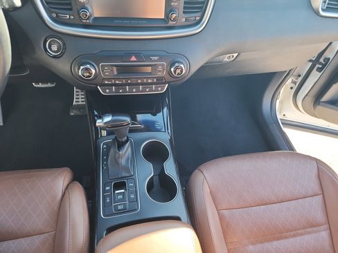 Used 2019 Kia Sorento SX image 15