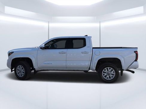 Used 2025 Toyota Tacoma SR5 RWD image 6