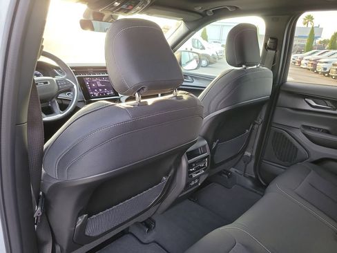 New 2025 Jeep Grand Cherokee Laredo X w/ Luxury Tech Group I image 9