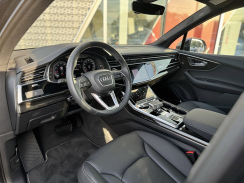 Certified 2025 Audi Q7 2.0T Premium w/ Convenience Plus Package image 4
