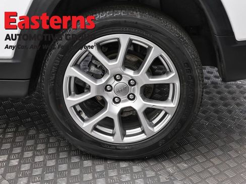 Used 2022 Jeep Compass Latitude AWD/4WD image 8