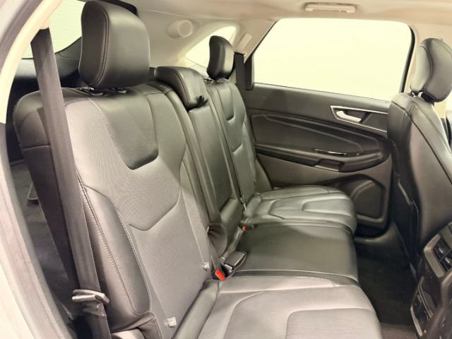 Used 2018 Ford Edge Titanium w/ Equipment Group 301A AWD/4WD image 26
