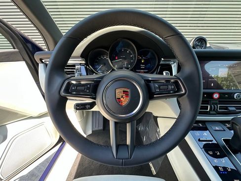 Used 2026 Porsche Macan AWD/4WD image 16
