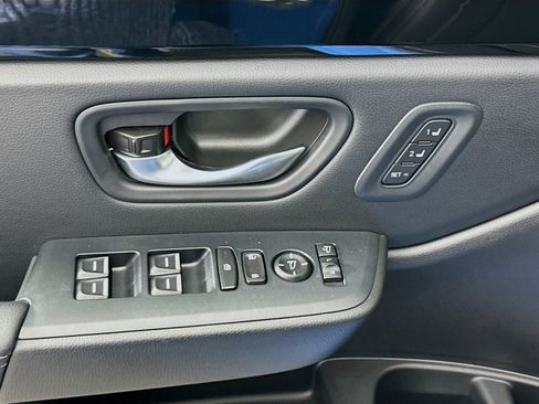 Used 2025 Honda Pilot TrailSport image 17