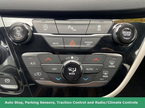 Used 2019 Chrysler Pacifica Touring-L Plus w/ Tire & Wheel Group image 35