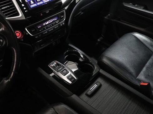 Used 2018 Honda Pilot Touring image 32