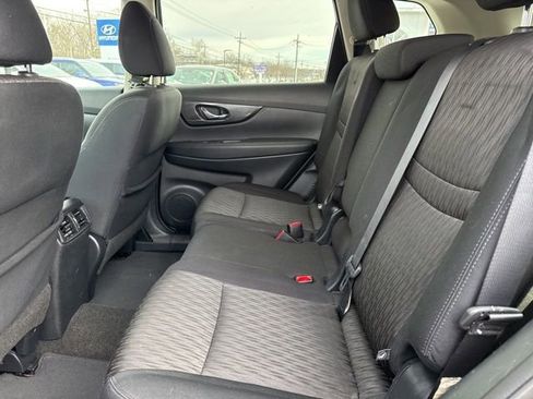 Used 2017 Nissan Rogue SV w/ Sun & Sound Touring Package image 19