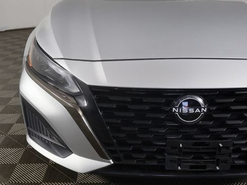 Used 2024 Nissan Altima 2.5 SR FWD image 10