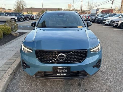 Used 2025 Volvo XC40 B5 Plus image 8