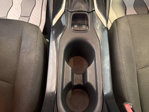 Used 2021 Toyota Corolla LE FWD image 19