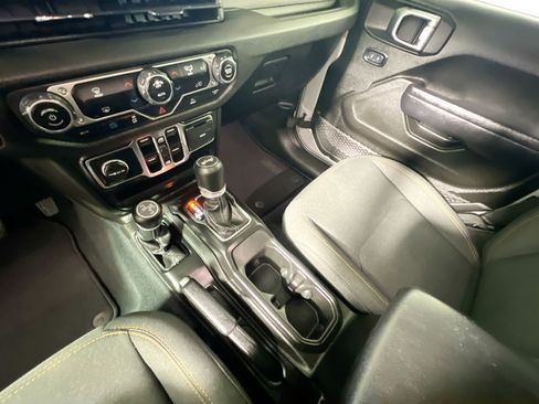 Used 2024 Jeep Wrangler Unlimited image 26