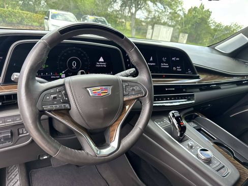 Certified 2024 Cadillac Escalade ESV Premium Luxury Platinum AWD/4WD image 16