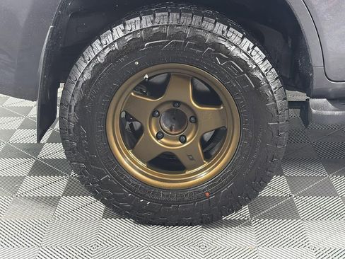 Used 2016 Toyota Land Cruiser AWD/4WD image 33