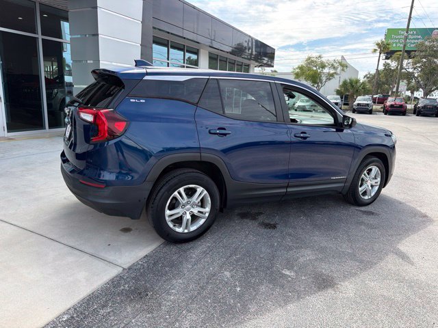 Used 2022 GMC Terrain SLE FWD image 9