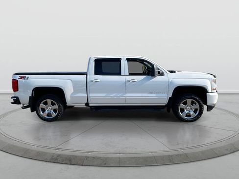 Used 2018 Chevrolet Silverado 1500 LT w/ All Star Edition AWD/4WD image 9