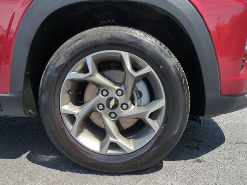Used 2025 Chevrolet Trax LT FWD image 14