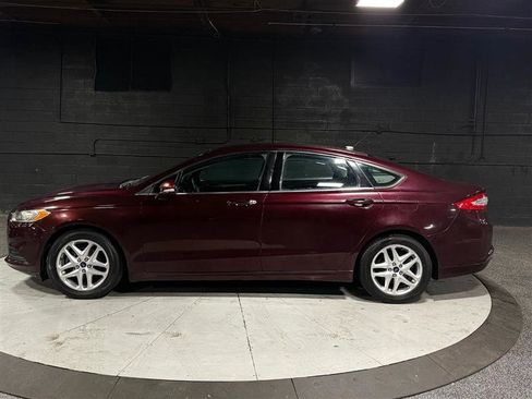 Used 2013 Ford Fusion SE image 2