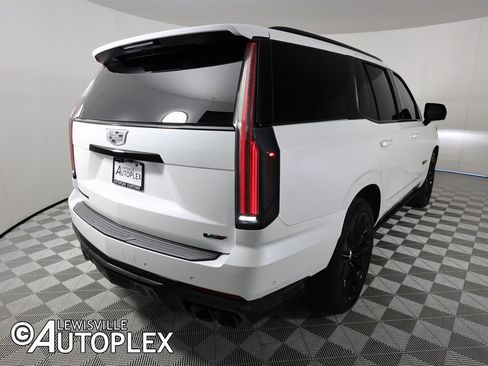 Used 2025 Cadillac Escalade V w/ LPO, ONYX Package image 6