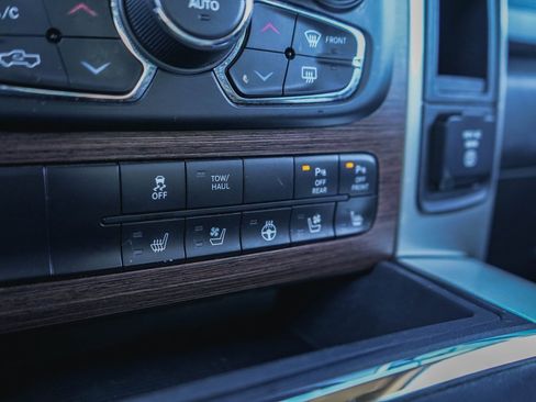 Used 2018 RAM 1500 Laramie image 14