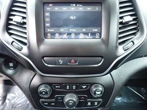 Used 2019 Jeep Cherokee Latitude Plus w/ Cold Weather Group image 28