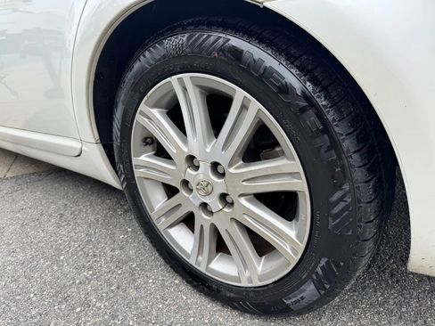 Used 2010 Toyota Avalon XL image 22