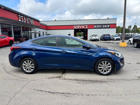 Used 2016 Hyundai Elantra SE w/ Option Group 02 image 2