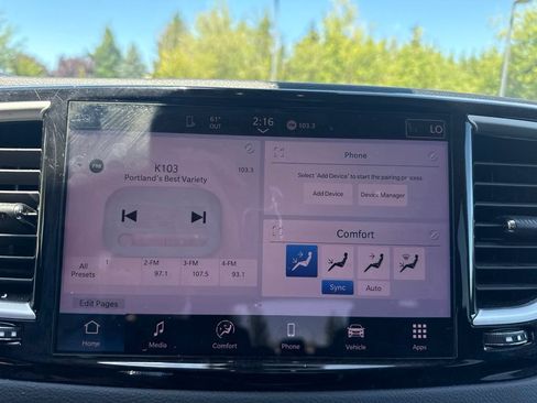 Used 2024 Chrysler Pacifica Touring-L FWD image 15