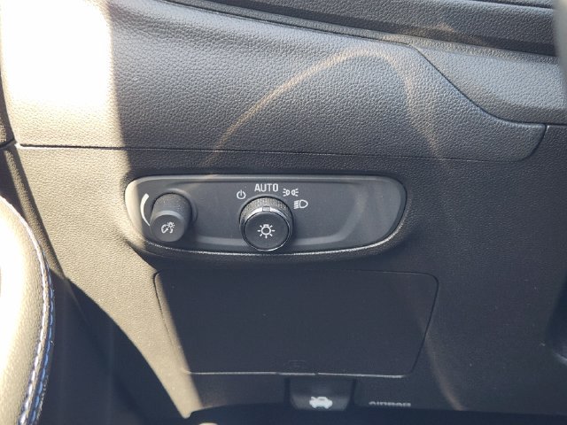 Used 2025 Buick Encore GX Sport Touring FWD image 22