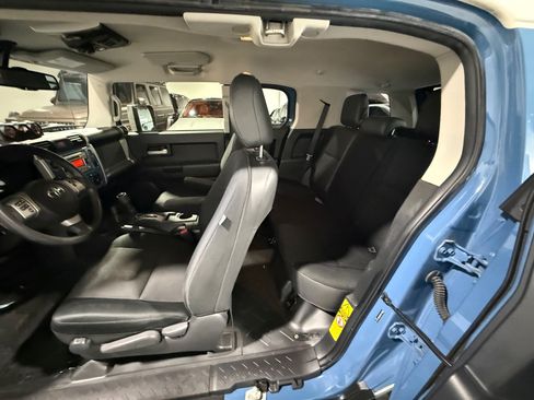 Used 2013 Toyota FJ Cruiser 4WD w/ Convenience Pkg image 30