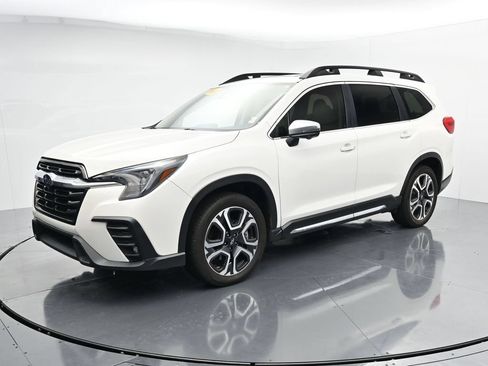 Used 2023 Subaru Ascent Limited w/ Technology Package AWD/4WD image 4
