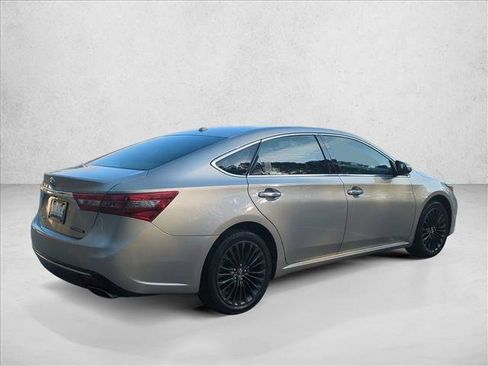 Used 2018 Toyota Avalon Touring image 5
