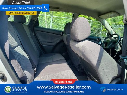 Used 2005 Toyota Matrix XR AWD/4WD image 13