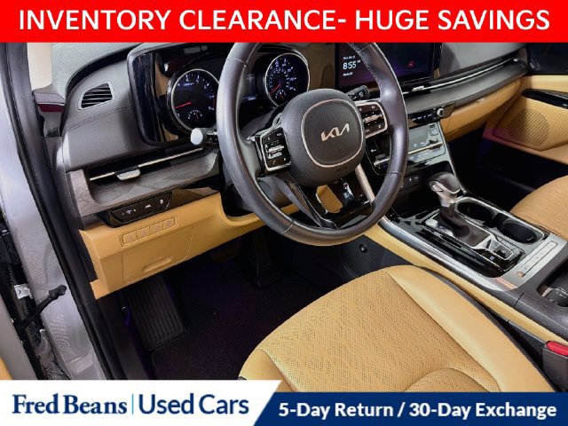 Used 2024 Kia Carnival EX FWD image 13