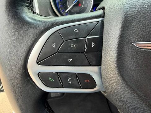 Used 2022 Chrysler 300 Touring w/ Sport Appearance Package AWD/4WD image 24