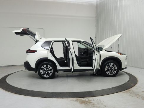 Used 2023 Nissan Rogue SV FWD image 17