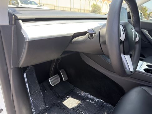Used 2021 Tesla Model Y Long Range AWD/4WD image 23