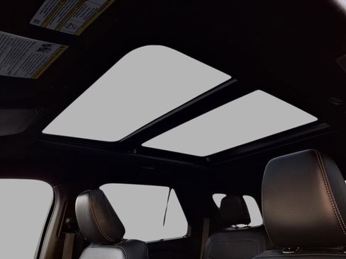 Used 2020 Ford Explorer XLT w/ Equipment Group 202A image 23