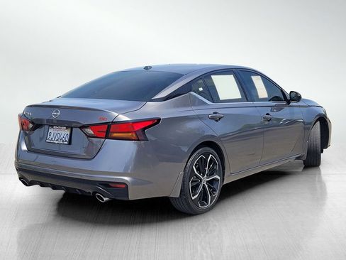 Used 2024 Nissan Altima 2.5 SR w/ SR Premium Package FWD image 4