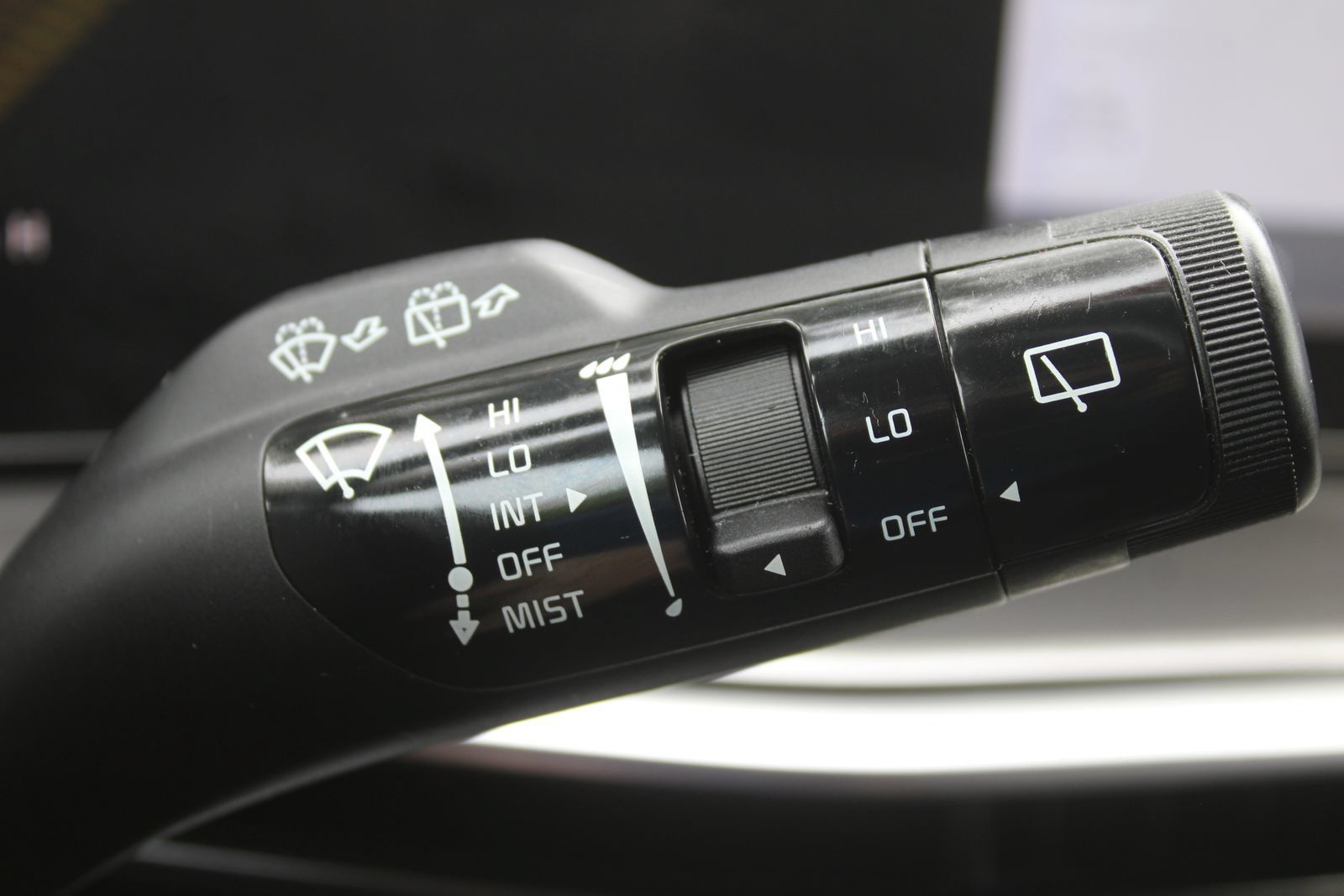 Certified 2025 Kia Sorento S FWD image 31