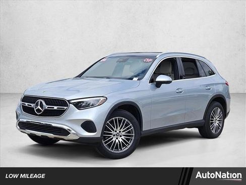 Used 2026 Mercedes-Benz GLC 300 image 1