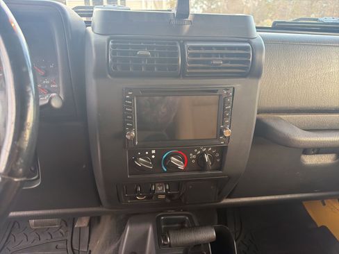 Used 2004 Jeep Wrangler Unlimited image 9