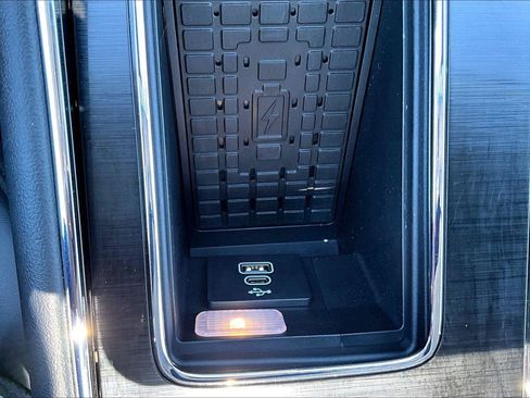 Used 2025 Lincoln Aviator AWD image 33