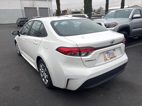 Used 2023 Toyota Corolla LE image 3