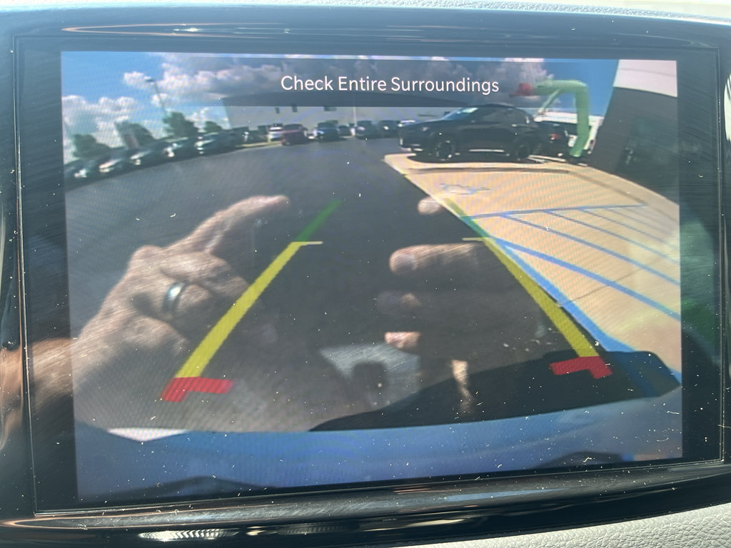 Used 2023 Chrysler Pacifica Touring-L FWD image 26